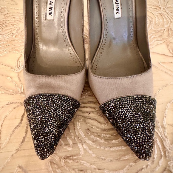 Manolo Blahnik Crystalbi pumps
Absolutely stunning!!! No box.. Dust bag only - Picture 17 of 17